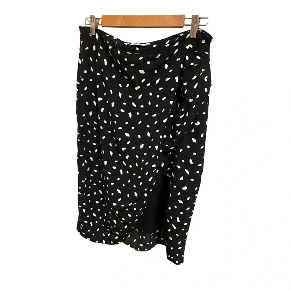 Abercrombie Black and White Knee Length Dot Skirt with Side Slit - Picture 3 of 4
